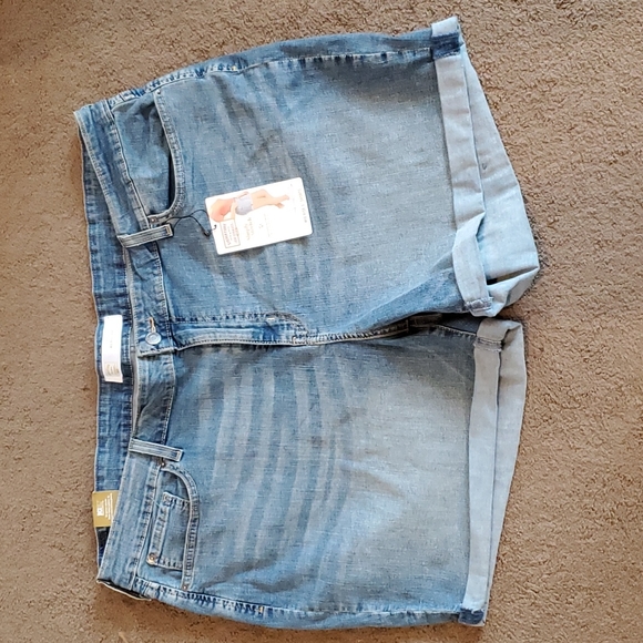 Womens Signature by Levi Strauss Mid Rise Denim Shorts Plus Size 24 NWT 5" insea - Picture 1 of 4